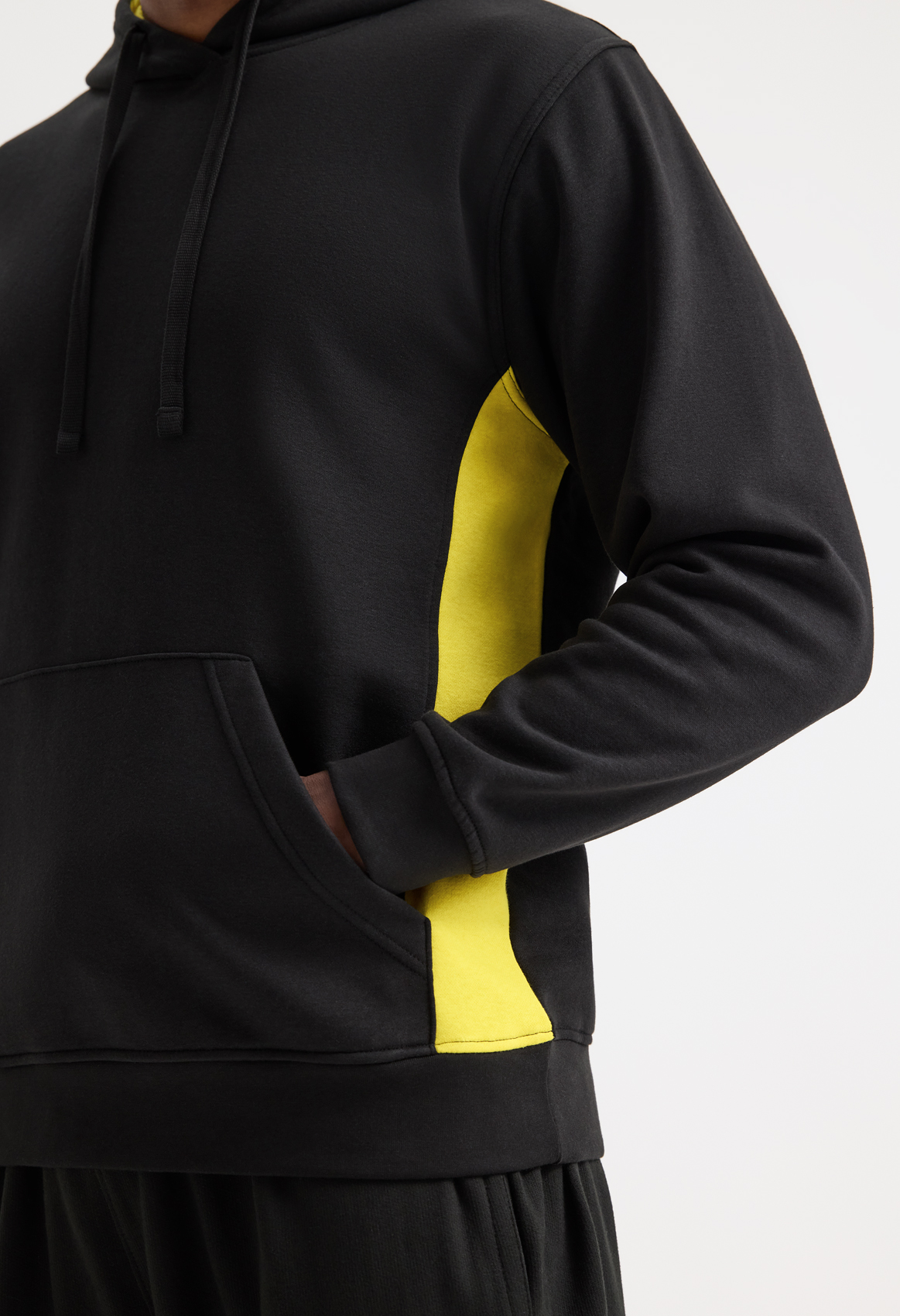 UC517 - UNEEK Two Tone Hooded Sweatshirt – Bild 7